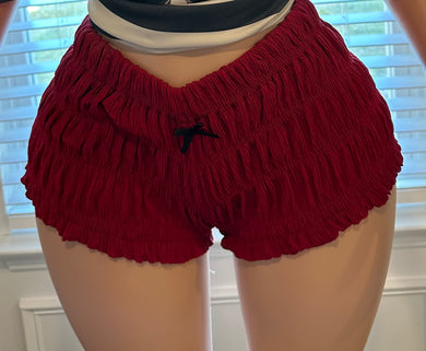 Ruffle some feathers shorts (Dk red)